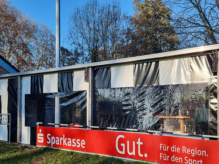 Vorhänge in Vereinsfarben